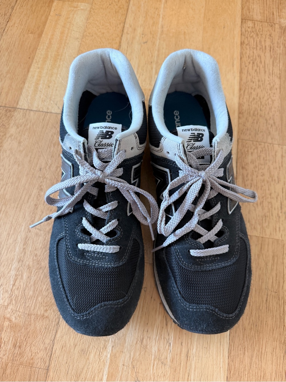 New Balance Men's Black and Gray Athletic Sneakers